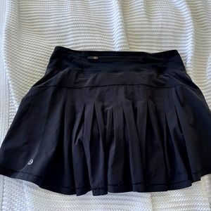 LULULEMON tennis skirt, black, size 6